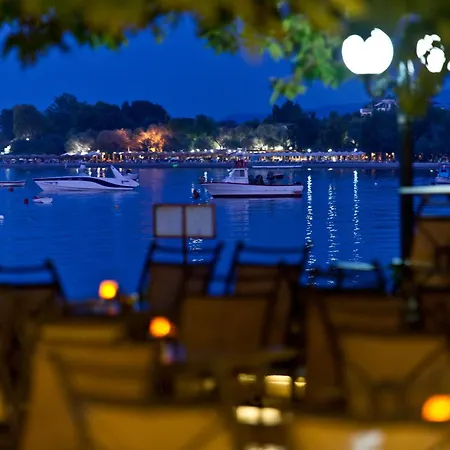 Dimitropoulos Seafront Apartments-Elaionas Beach Near Diakopto 엘레오나스