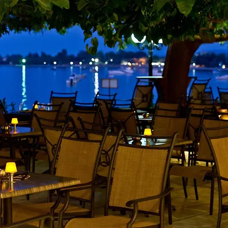 Dimitropoulos Seafront Apartments-Elaionas Beach Near Diakopto * 엘레오나스