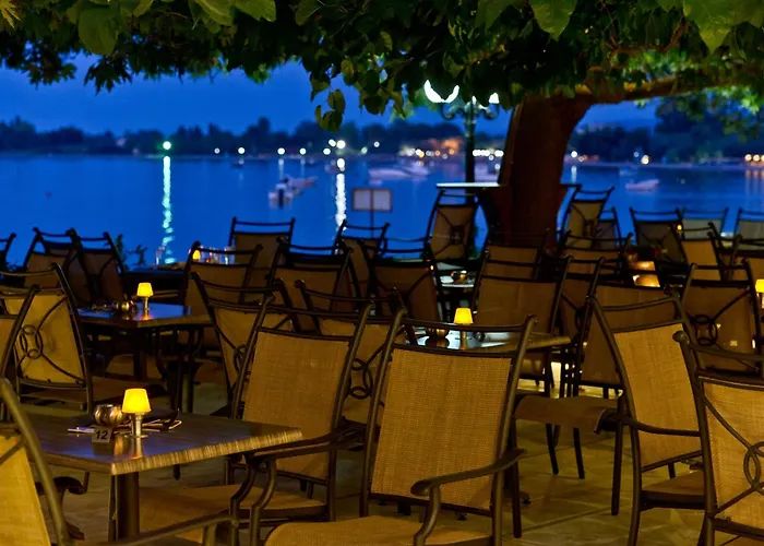 Dimitropoulos Seafront Apartments-Elaionas Beach Near Diakopto * 엘레오나스