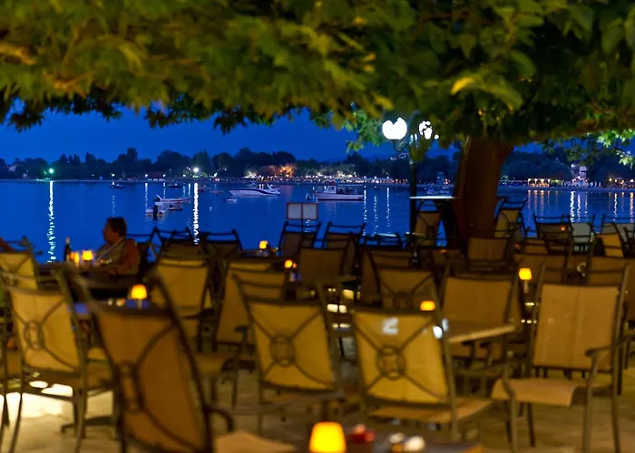 Dimitropoulos Seafront Apartments-Elaionas Beach Near Diakopto 아파트