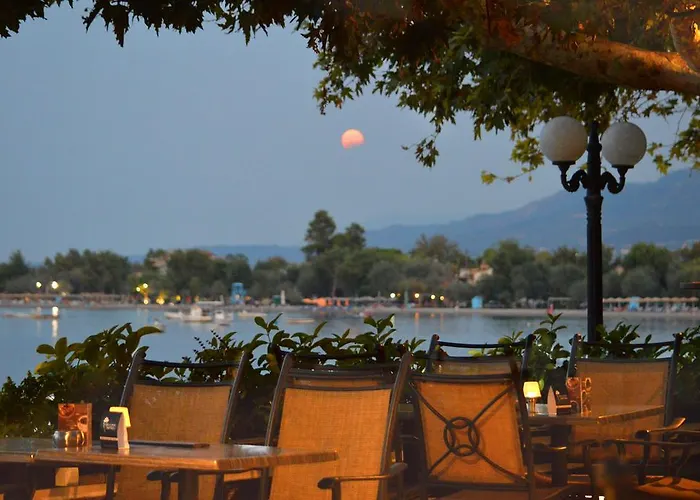 Dimitropoulos Seafront Apartments-Elaionas Beach Near Diakopto 엘레오나스