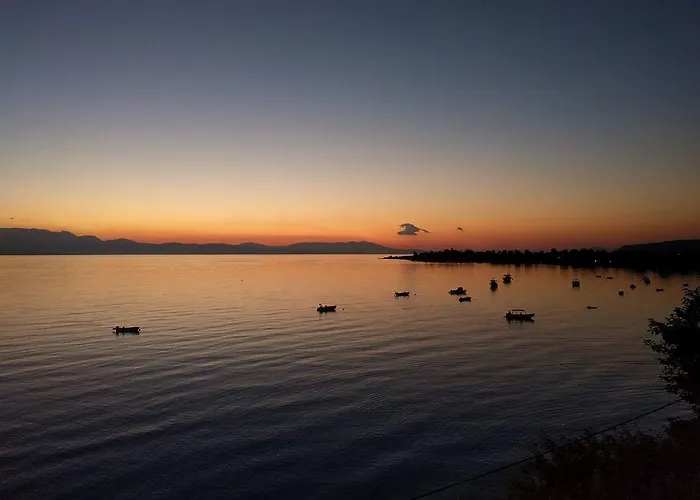 Dimitropoulos Seafront Apartments-Elaionas Beach Near Diakopto 아파트 *