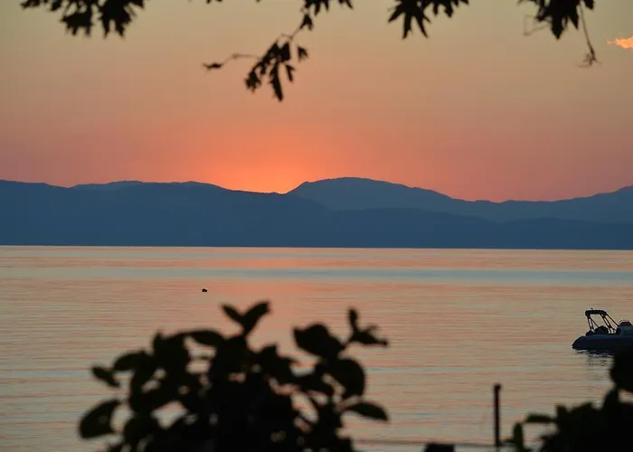 Dimitropoulos Seafront Apartments-Elaionas Beach Near Diakopto