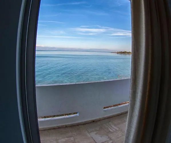 아파트 Dimitropoulos Seafront Apartments-Elaionas Beach Near Diakopto 엘레오나스